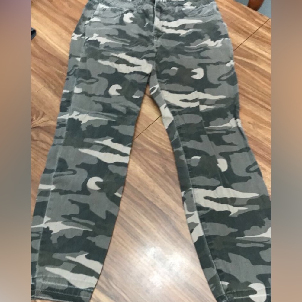 Camo skinny jeans